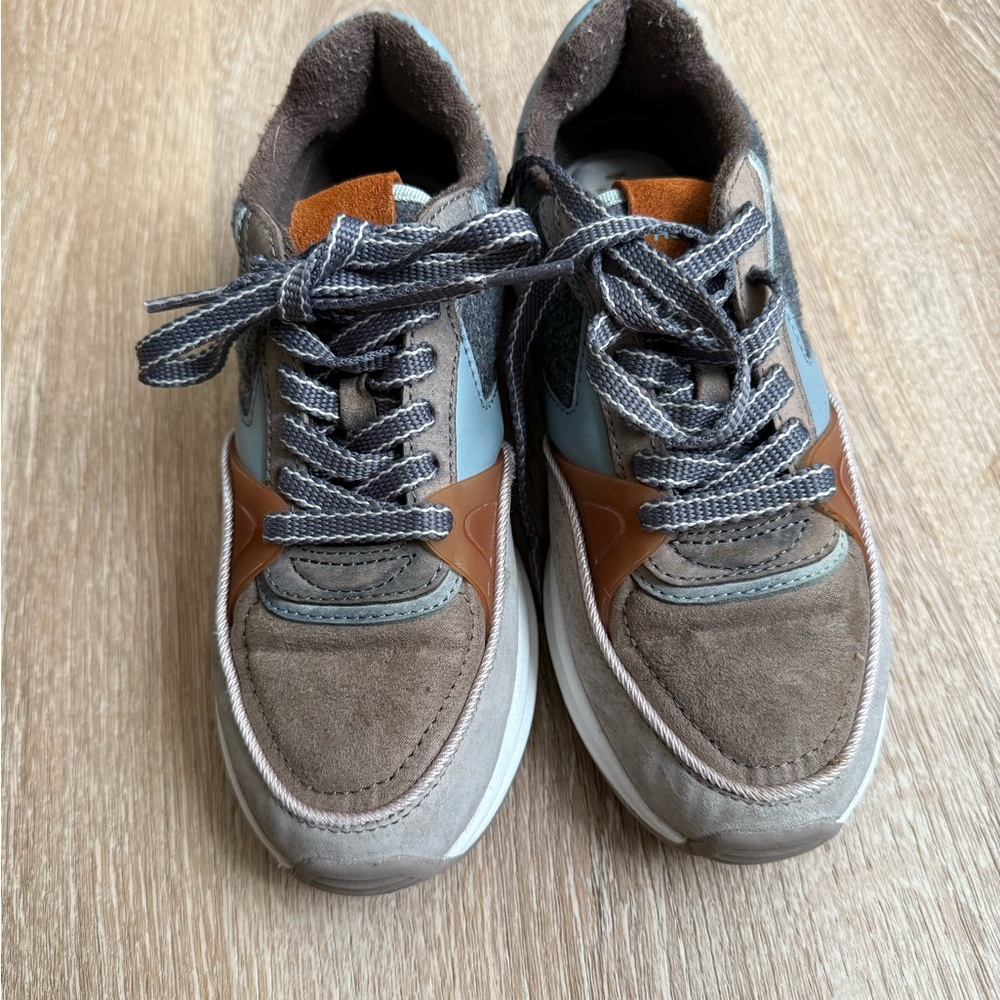 HOFF Buckingham Women’s Sneakers Gray Suede Multi-Color Size US 6 Walking Shoes - Picture 2 of 6